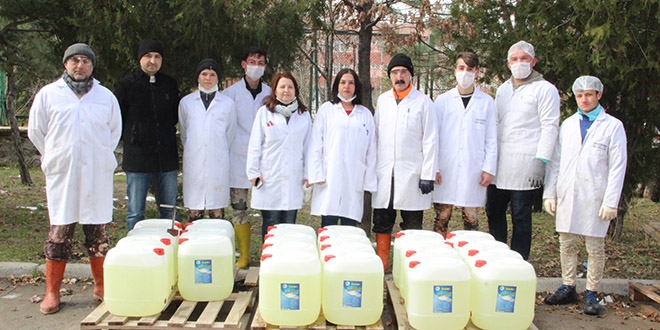 Okulu fabrikaya çevirip, 10 günde 150 ton hijyen solüsyonu ürettiler