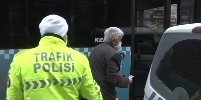 Yaşlı adamın otobüs şoförleriyle imtihanı