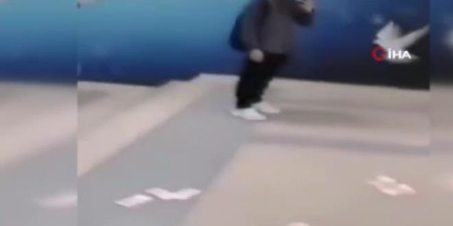 Çin'de saçılan paralara korkudan kimse dokunamadı