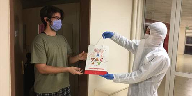 Bakan Kasapoğlu'ndan karantinadaki öğrencilere kitap