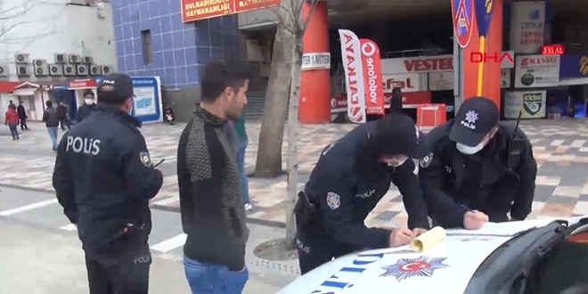 Bu hareketi başını yaktı... Hem para cezası aldı hem de gözaltına alındı