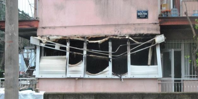 �zmir'de televizyon patlad�! Ev kullan�lmaz hale geldi