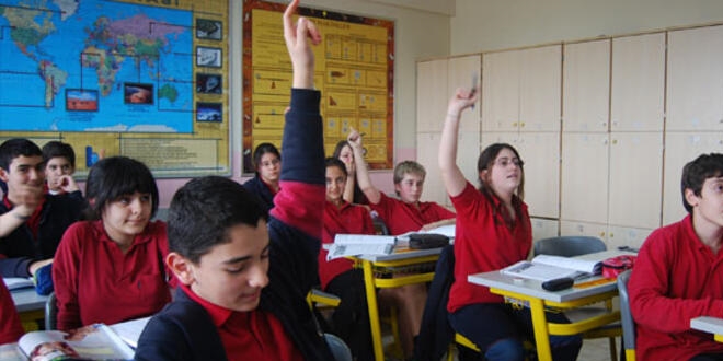 MEB, tüm öğrenci nakil ve geçiş işlemlerini durdurdu