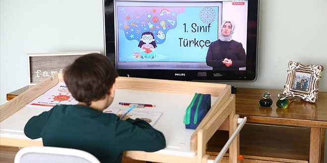 Koronavirüs salgınında eğitimi terk etmeyen 2 ülkeden biri olduk