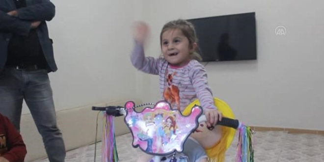 Şanlıurfa'da 5 yaşındaki Fadile 'evde kalın' videosuyla bisiklet kazandı