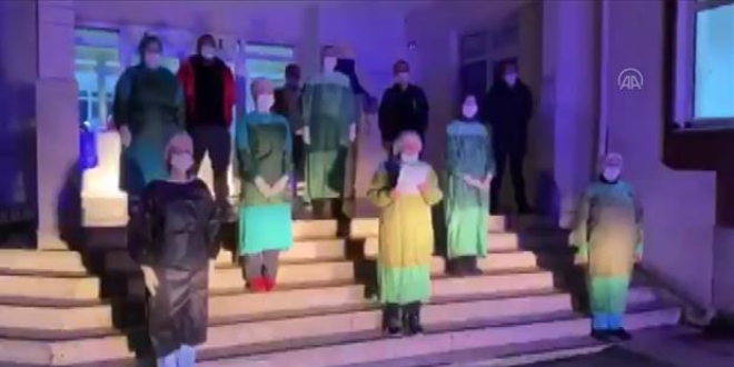 Sağlık çalışanlarından Sağlık Bakanı Koca'ya alkışlı destek