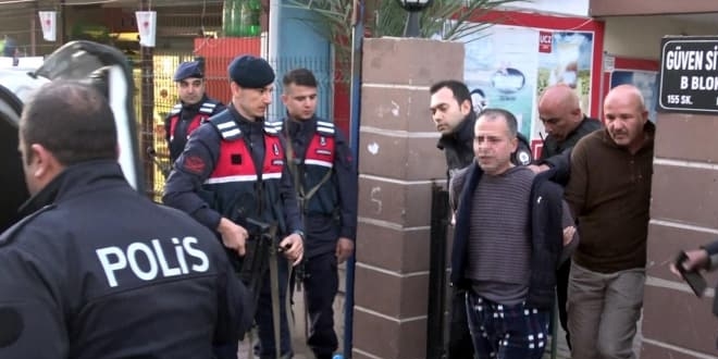 Emekli asker 'Koronayım' diyerek polise tükürdü