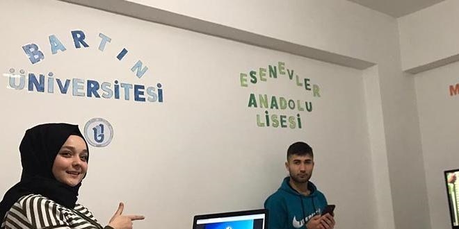 Evin bir odasında 3 farklı okul oluşturdular
