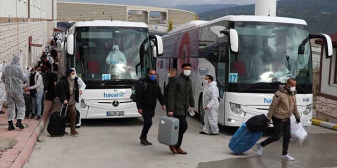 Yurtlarda karantinada tutulan Cezayirliler evlerine gönderildi