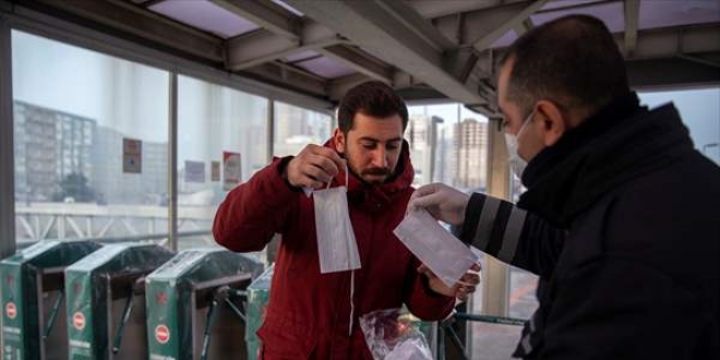 İstanbul'da toplu ulaşım araçlarında maske kontrolü yapıldı