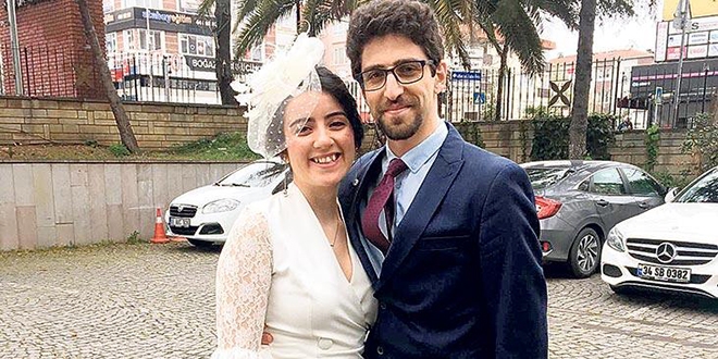 Nikahtan sonra nöbete gitti, koronavirüse yakalandı