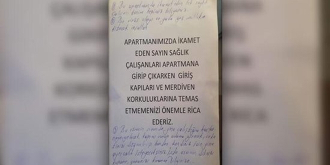 Sağlık çalışanlarının bulunduğu apartmanda skandal yazı