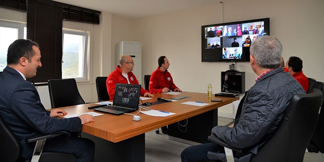 Validen, sağlık çalışanlarına video konferansla moral