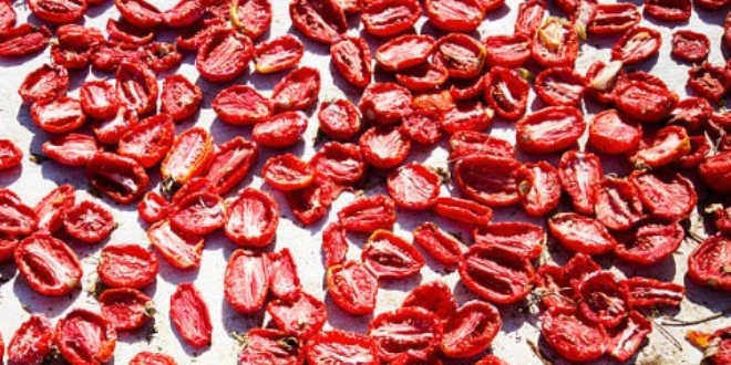 Domatesin kurusu da sal�as� da d�viz kazand�r�yor