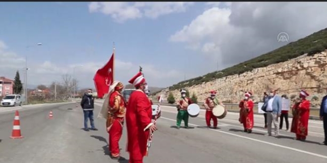 Antalya'da mehter tak�m� emniyet mensuplar� i�in konser verdi