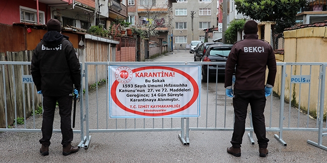 Eşi koronavirüs tedavisi gören yaşlı kadın ölünce sokak karantinaya alındı
