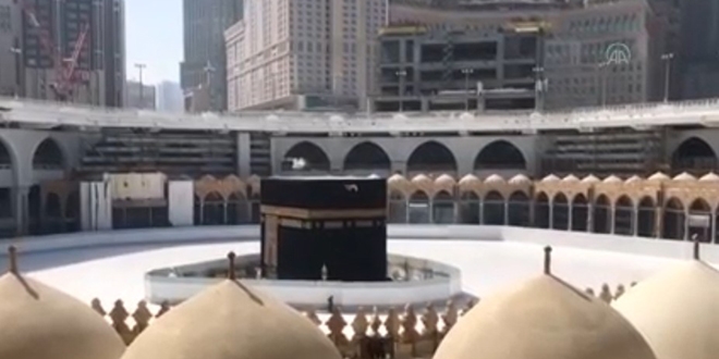 Koronavirüs nedeniyle kapatılan Kabe böyle görüntülendi