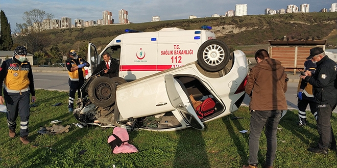 Trafik kazası geçiren polis memuru ölümden döndü