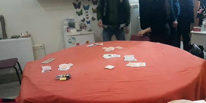Evin mutfağında kumar oynayanlara 43 bin 204 lira ceza