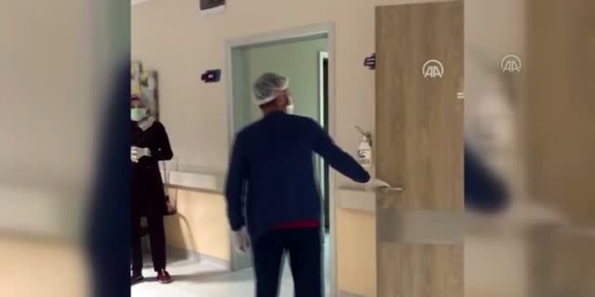 Koronavirüs tedavisi biten 70 yaşındaki hasta taburcu edildi