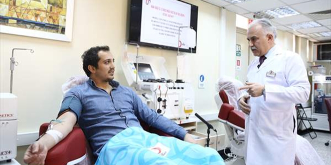 Koronavirüsü yenen doktor, ilk gönüllü plazma bağışçısı oldu