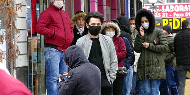 stanbul'da tedbirlerine uymayanlara ceza yad!