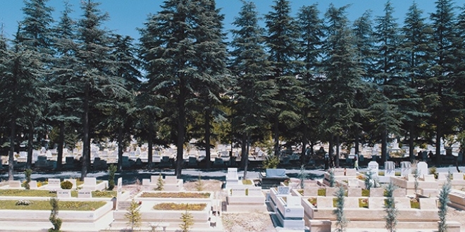 Başkentte mezarlıklar Kovid-19 nedeniyle ziyarete kapatıldı