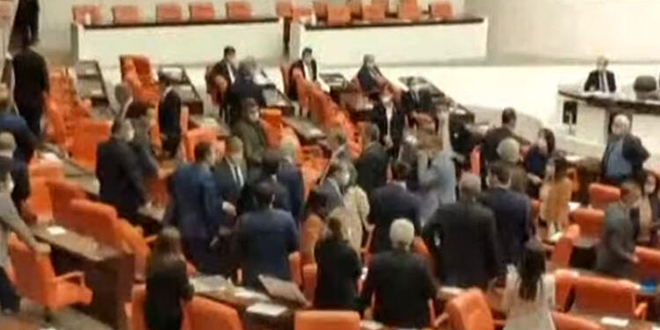 Meclis'te MHP ve HDP'li vekiller arasında gerginlik çıktı