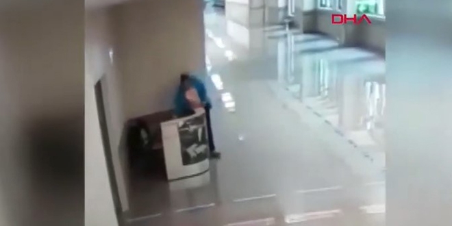 Korona ile savaşan sağlık çalışanlarını soydu