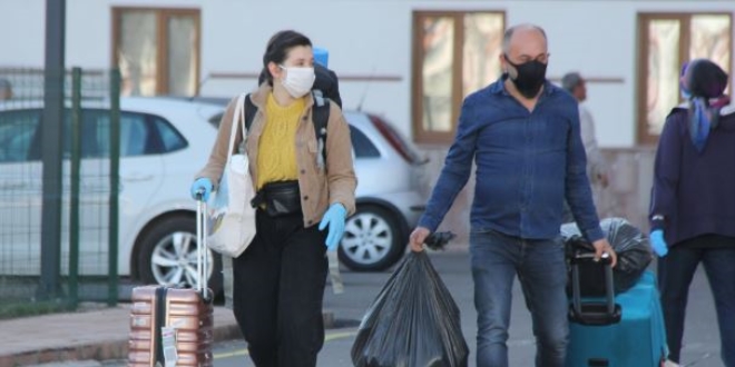 Karantina süresi dolan öğrenciler Sivas'tan ayrılıyor