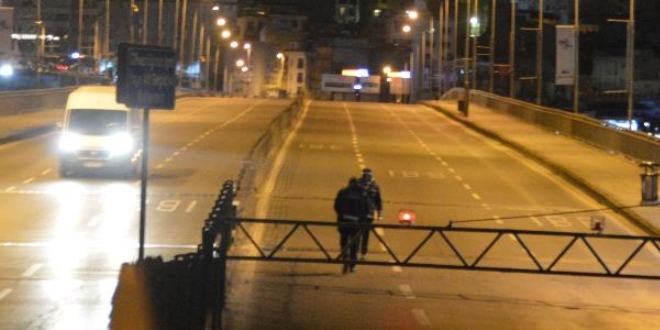 Atatürk Köprüsü, araç ve yaya trafiğine kapatıldı