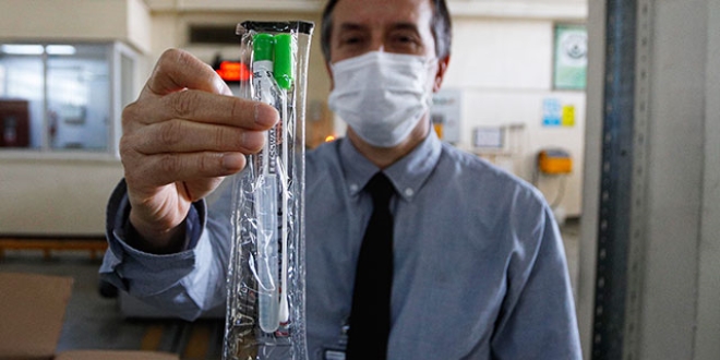 Koronavirs testinde kullanlan ubuklar sterilize ediliyor