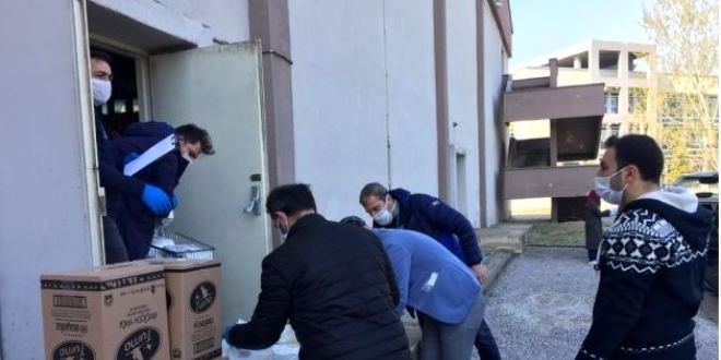 Okullar kapandı, 52 gönüllü öğretmen yardıma koştu
