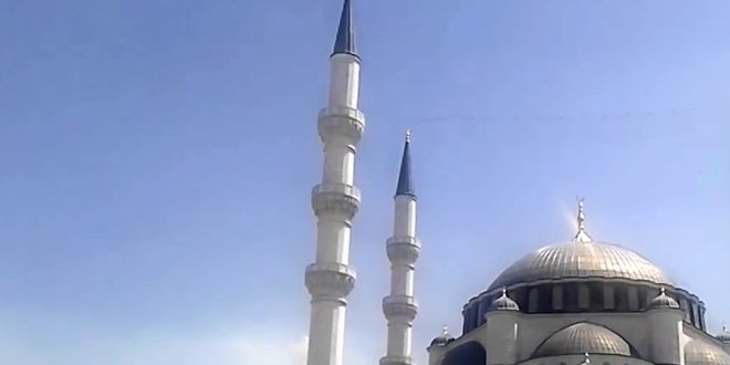 İzolasyonda Cuma namazının 3. sü Melike Hatun Camisi'nde kılındı