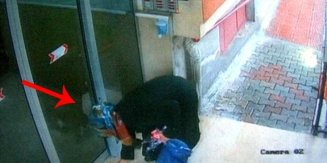 Apartmanın merdiven korkuluklarına sıvı süren kadın serbest bırakıldı