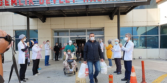 Koronavir�s� yenen 93 ya��ndaki ki�i taburcu edildi