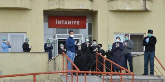 Hakkari'de koronavirüsü yenen 2 kişi daha taburcu edildi
