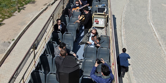 Nev�ehir'de belediyeden gezici otob�sle moral konseri