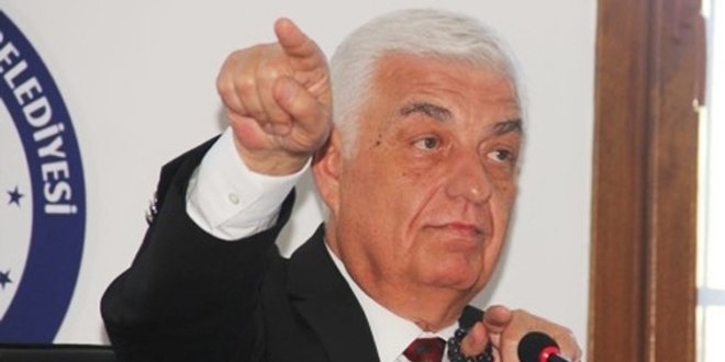 Mu�la B�y�k�ehir Belediye Ba�kan� G�r�n'e 'gazete da��tma ele�tirisi'