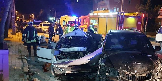 Isparta'da ciple otomobil çarpıştı: 1 ölü