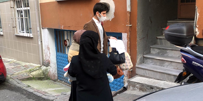 Yeni doğum yapmış anne ve çocuğunun yardımına polis koştu