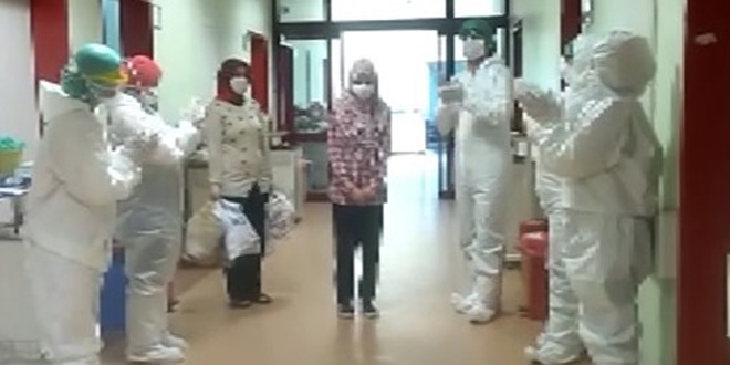 11 yaşında koronayı yendi, alkışlarla taburcu edildi