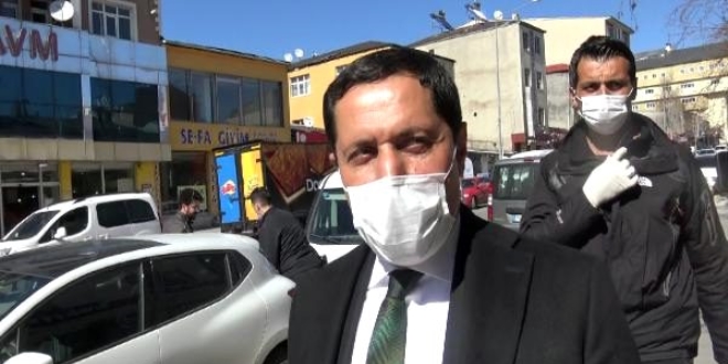 Vali vatandaşları uyardı, maske dağıttı