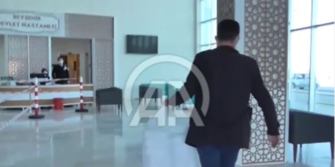 Bey�ehir'de kad�nlardan sa�l�k��lara ikraml�, �i�ekli ve alk��l� destek