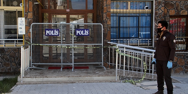 Elazığ'da 2 apartman daha karantinaya alındı