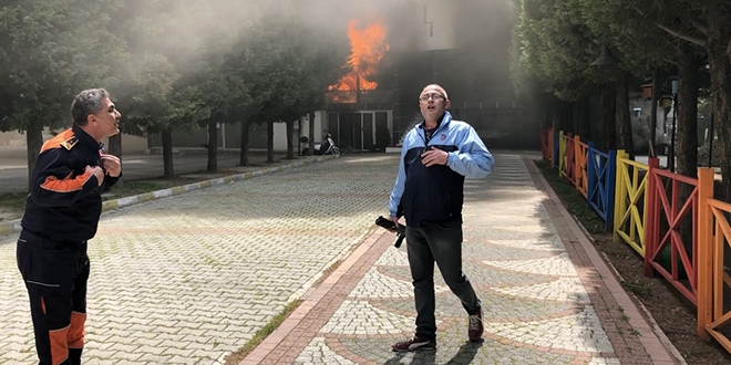 �nce i� yerini yakt� sonra silahla deh�et ya�att�