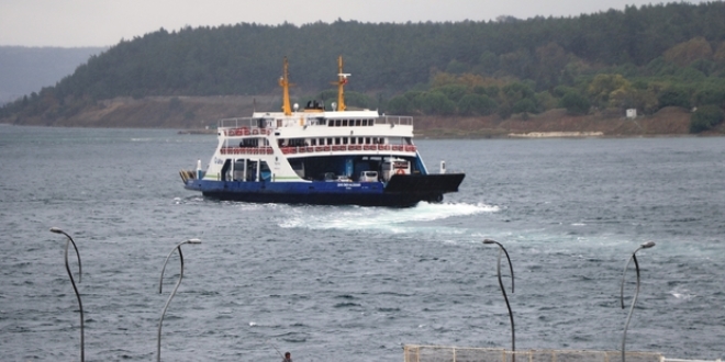 Gökçeada feribot seferleri fırtına nedeniyle iptal edildi