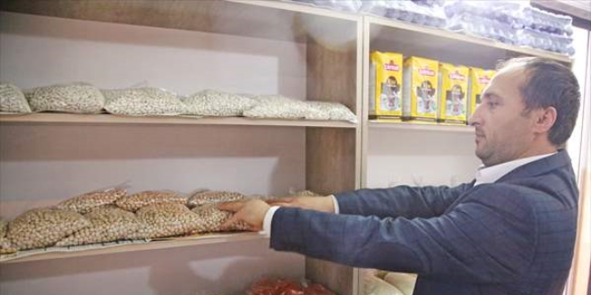 Manisalı imam, camide 'sosyal market' kurdu