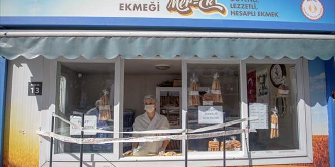 Gizli hayırsever vatandaşlar için 5 bin ekmek aldı
