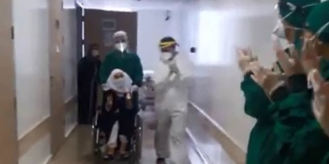 85 yaşında virüsü yendi, alkışlarla taburcu edildi